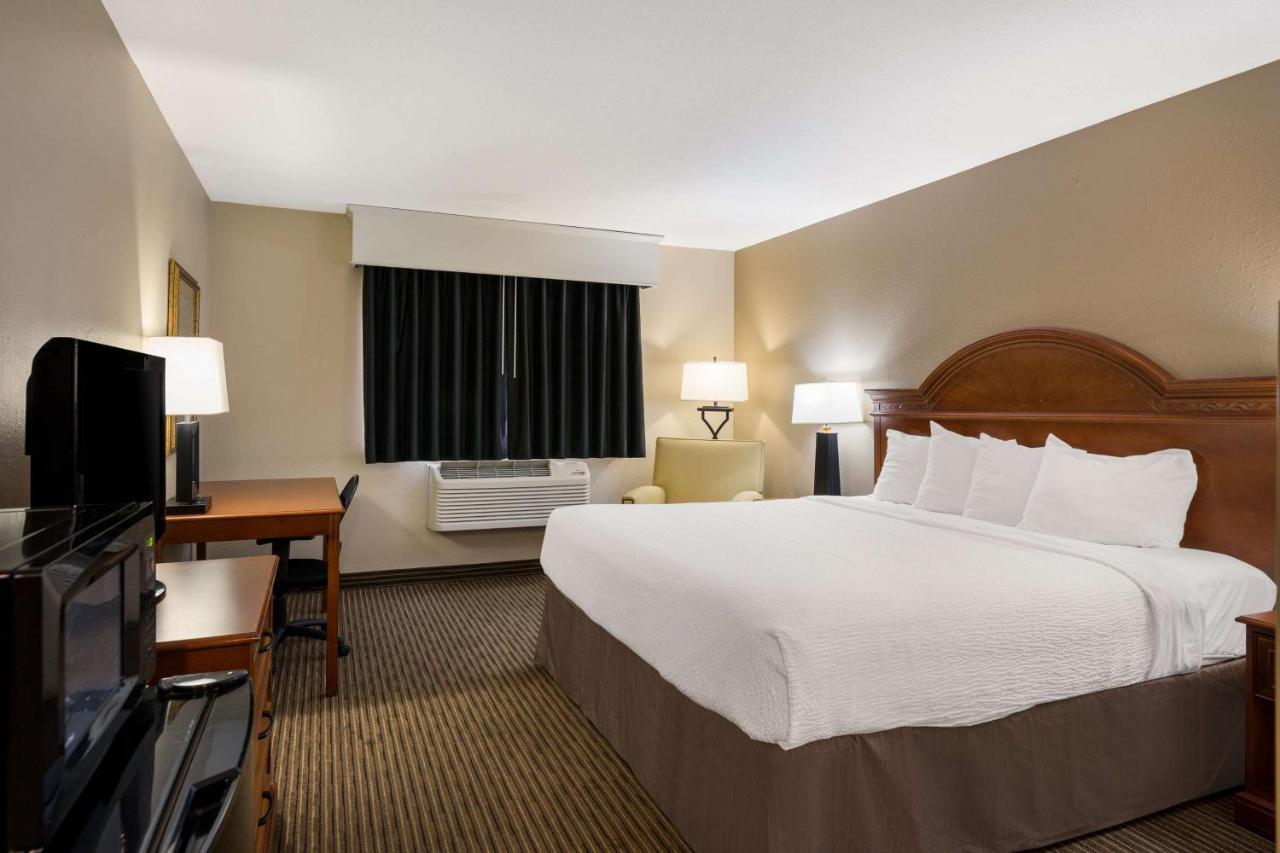 Revel - Surestay Collection By Western Minot