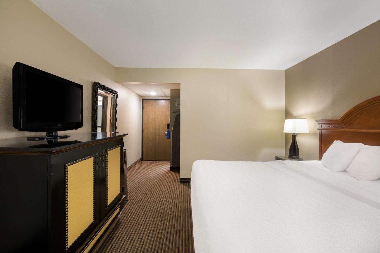 Hotel Revel - Surestay Collection By Western Minot