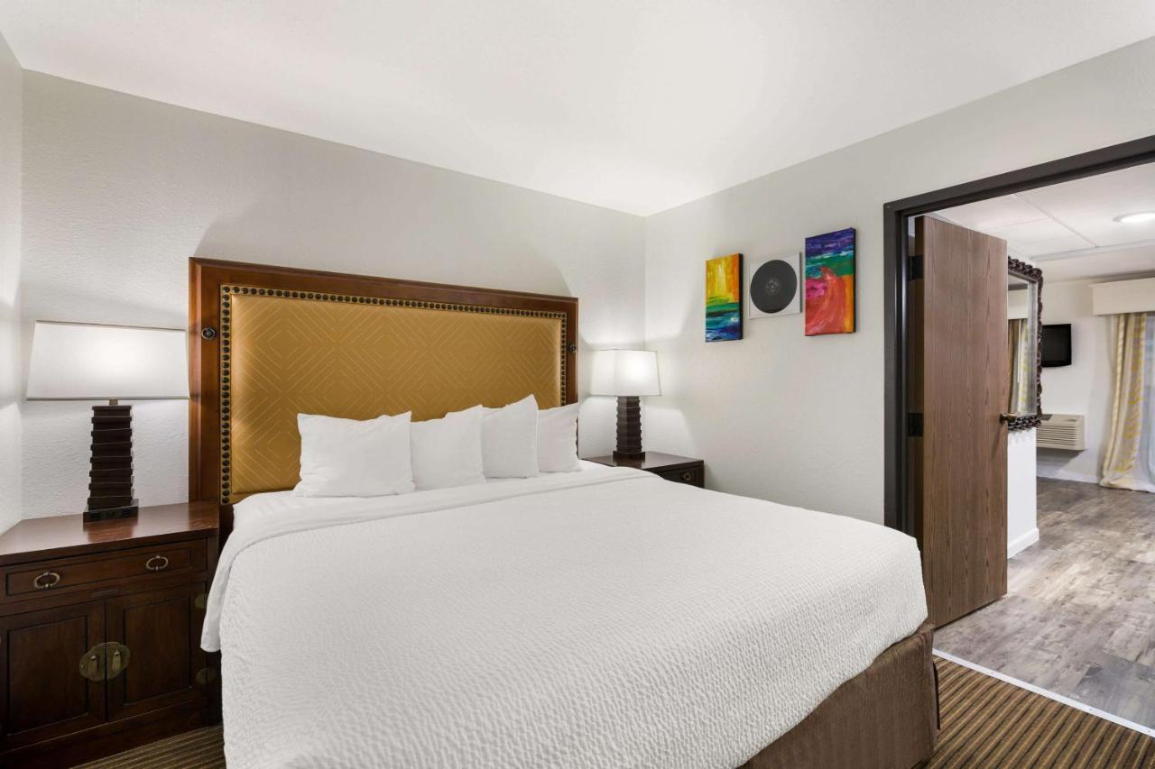 Hotel Revel - Surestay Collection By Western Minot