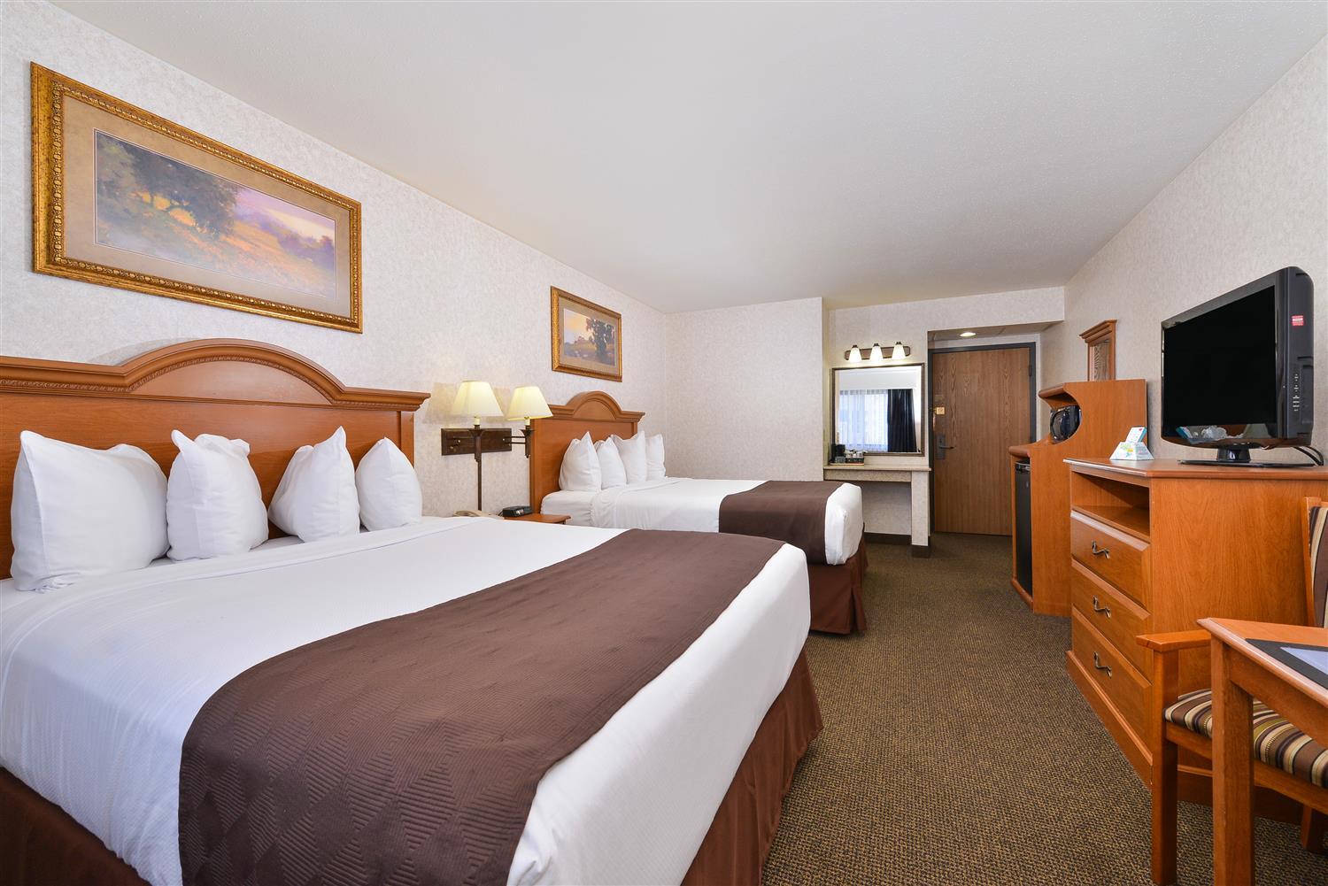 Revel - Surestay Collection By Western Minot