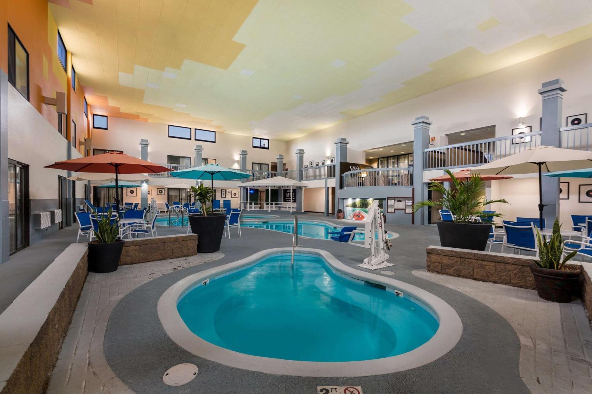 Hotel Revel - Surestay Collection By Western Minot