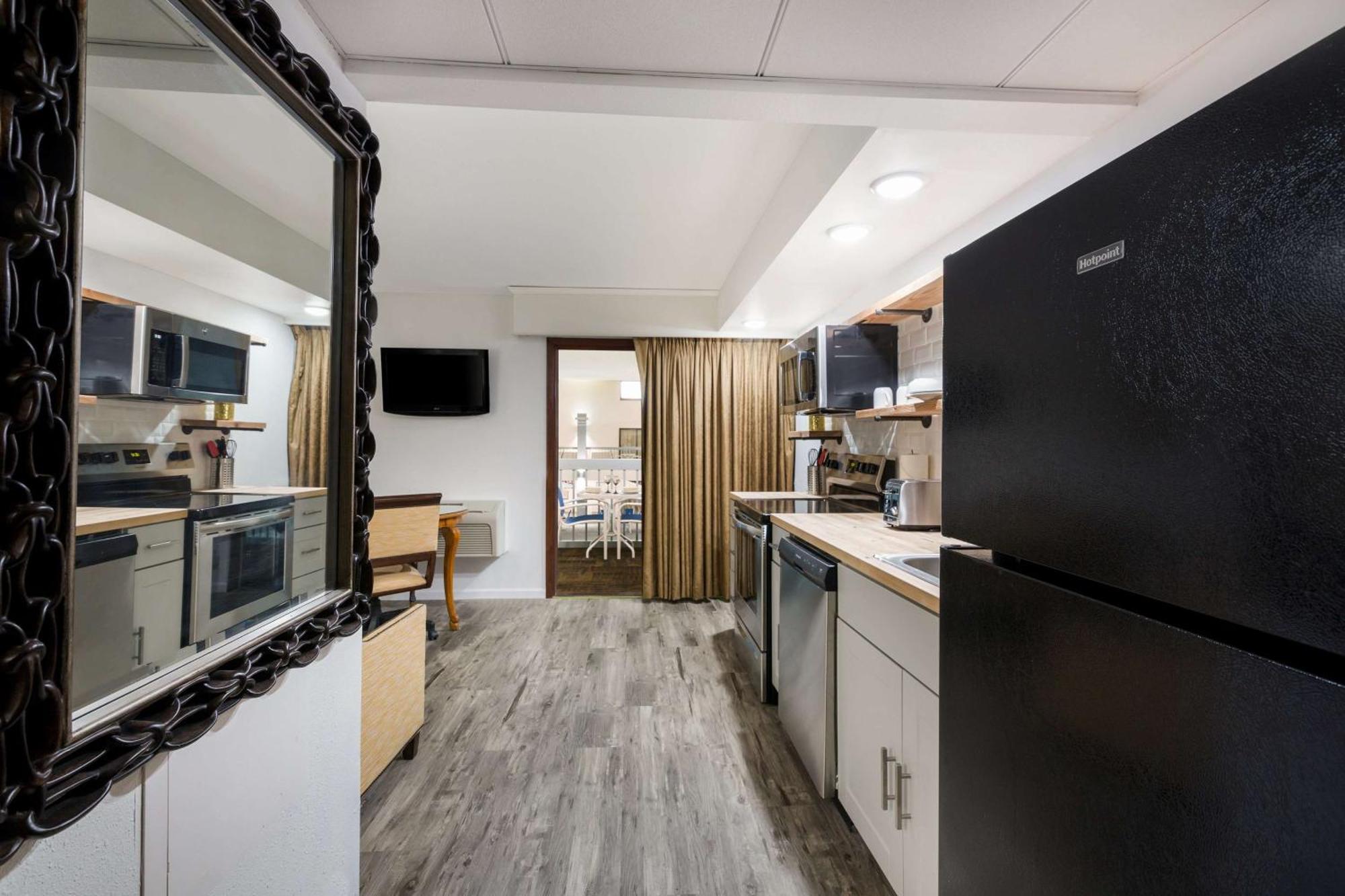 Revel - Surestay Collection By Western Hotel