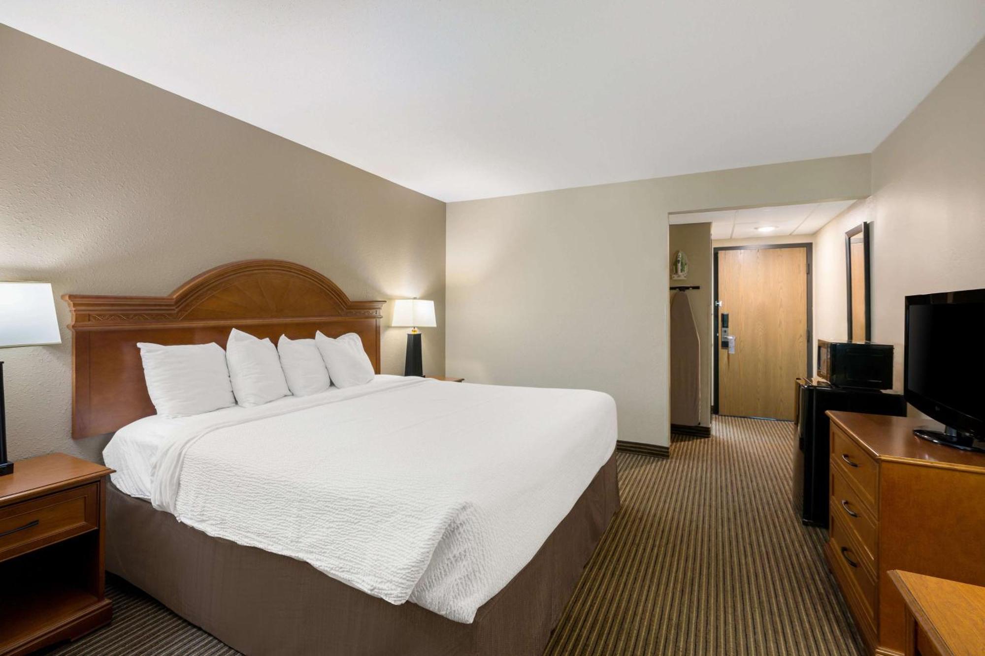 Revel - Surestay Collection By Western Hotel 3*
